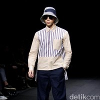 Austere by Tri Handoko mengangkat koleksi terbarunya yang bertajuk Lenient di Plaza Indonesia Fashion Week 2017. Plaza Indonesia Lt. 8, Jakarta. [Foto: Mohamamd Abduh/Wolipop]