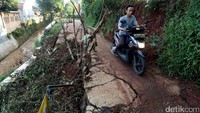 Bahkan lubang di tebing semakin hari semakin membesar, Rabu (05/04/2017).