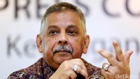 Direktur Utama PLN, Sofyan Basir bersama jajaran direksi, memberikan keterangan terkait Laporan Keuangan PLN Tahun 2016, di Gedung Pusat PLN, Jakarta, Rabu (05/04/2017).