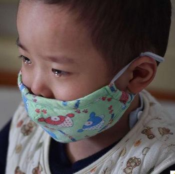 Ayah Ini Jual Pelukan Rp 19 Ribu untuk Biayai Pengobatan Anaknya