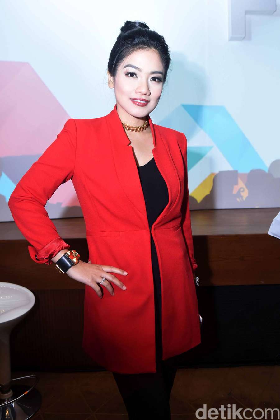 titi kamal menawan dengan blazer merah titi kamal menawan dengan blazer merah