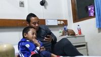 Bahagia Fahri Penderita Kelainan Tulang Saat Dijenguk Atep Persib