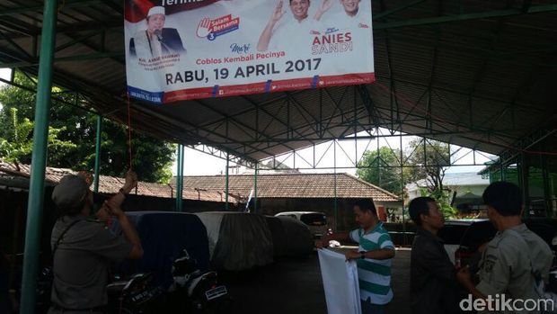 Panwaslu tertibkan alat peraga kampanye