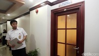 Ruangan yang sebelumnya ditempati Faroek Muhammad juga terkunci.
