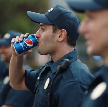 Senggol Isu Politik, Iklan Kendall Jenner untuk Pepsi Dikritik Netizen 