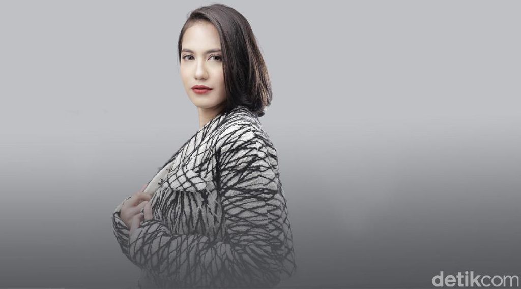 Tatapan Memikat Pevita Pearce di Bolder In 2 Years