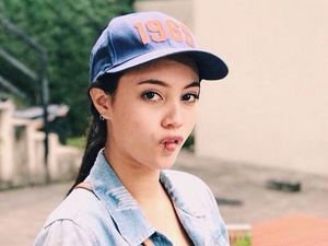 Kala Anggika Bolsterli Berpose Duck Face, Imut?