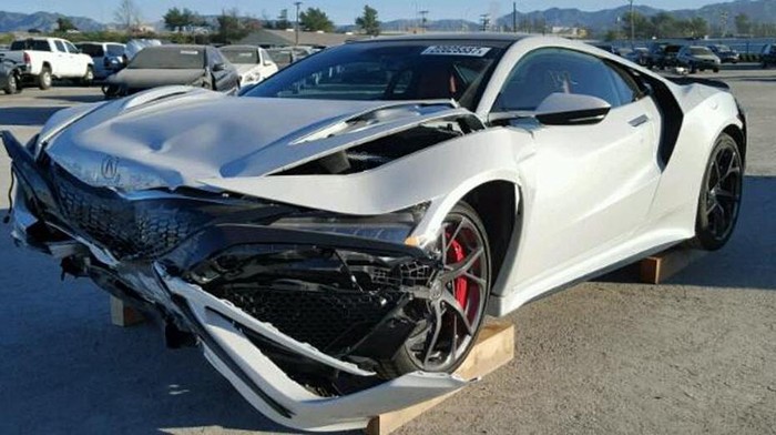 Bemper Ringsek, Mobil Sport Honda Dilelang dengan Harga Murah