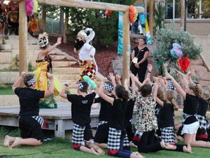 Murid SD di Perth Tampilkan Tari Kecak dan Kisah Rama dan Sinta