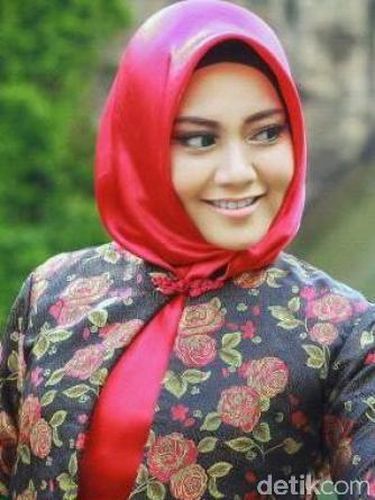Foto Manisnya 6 Peserta Sunsilk Hijab Hunt Berbusana Motif Bunga