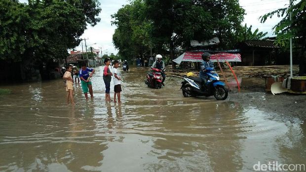 Ketinggian air tinggal sekitar 30 centimeter-50 centimeter