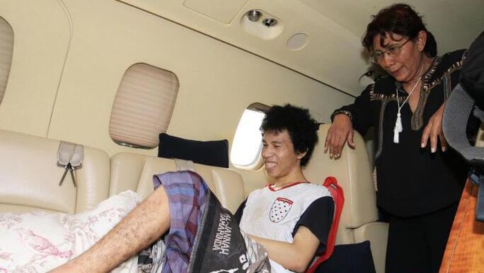 Susi Bawa Nelayan Penderita Tumor Tulang Ganas ke Jakarta Pakai Susi Air