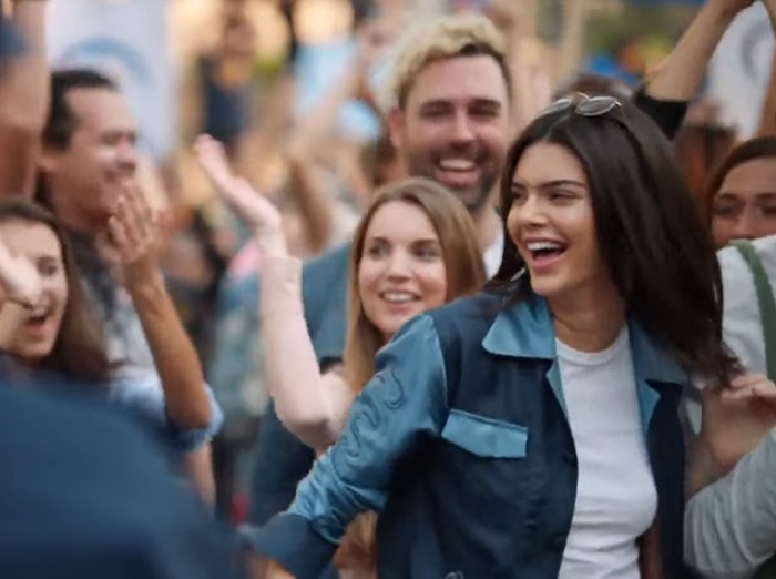 Sejumlah Seleb Dunia Ikut Protes Iklan Pepsi Kendall Jenner