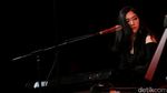 Isyana Main-main Dengan Instrumen Musik