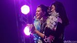 Kemeriahan Showcase Raisa & Isyana