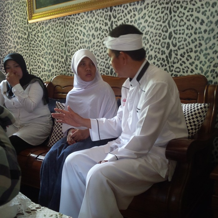 Bertemu Dedi Mulyadi, Devina Curhat Perjuangannya Mencari Ayah