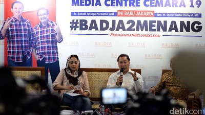 Hadapi Tuntutan Jaksa, Pengacara Ahok Gelar Konpres