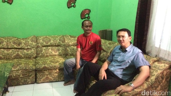 Jenguk Warga Sakit di Jaksel, Ahok Ingatkan Jaga Pola Makan