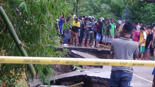Jembatan dari Kupang arah Timor Leste ambruk.