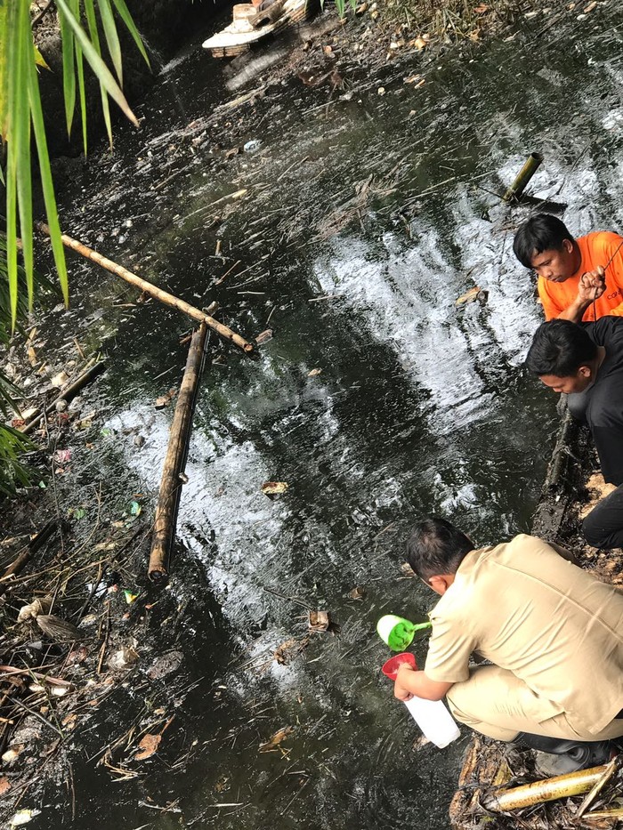 Sampel Tumpahan Oli di Waduk Saguling Dicek Laboratorium