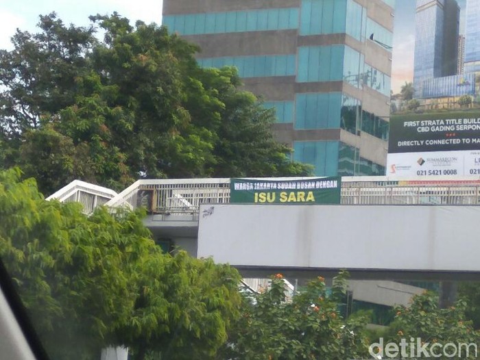 Beredar Spanduk Warga Jakarta Sudah Bosan dengan Isu SARA