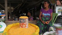 Jagung masih menjadi makanan pokok untuk warga Kabupaten Belu dimasak menjadi Jagung Boseh, alias jagung tumbuk yang dikukus (Fitraya/detikTravel)