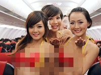 Terbang ke RI, Pramugari VietJet Dilarang Pakai BIkini