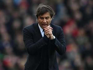 Tangan Conte yang Tak Pernah Bisa Diam