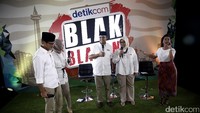 Dibeberapa segmen, pasangan Anies-Sandi berserta istri nampak asyik bernyanyi bersama. Ya, mereka sempat membawakan lagu Munajat Cinta milik grup band The Rock. Namun lirik lagu yang dinyanyikan Anies dan Sandiaga diubah. Dalam liriknya, pasangan calon nomor urut 3 itu memanjatkan doa agar Tuhan mengirimkan Gubernur DKI Jakarta yang baik hati.