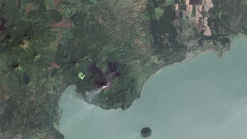 Erupsi gunung berapi Momotombo di Nikaragua. Foto: NASA