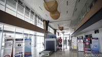 Arsitektur atapnya berbentuk rumah adat masyarakat Belu, dengan ornamen sun shading pada atap gedung pemeriksaan kendaraan pribadi mengadaptasi corak tenun setempat. Grandyos Zafna/detikcom