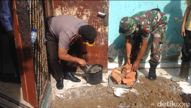 Polisi Bedah Rumah Korban Kebakaran di Jatinegara