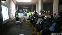Anggota Komisi V DPR mendapat penjelasan soal proyek pembangunan MRT di Bundaran HI.