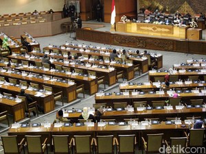 DPR Terima Supres RUU Tembakau, Isinya Bukan Penolakan