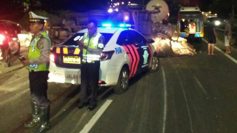 Ada Kecelakaan Truk, Tol JORR Pasar Minggu ke Cilandak Macet 10 Km Ada Kecelakaan Truk, Tol JORR Pasar Minggu ke Cilandak Macet 10 Km