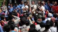 Ribuan Serikat Pekerja Jakarta International Container Terminal (SP. JICT) kembali menggelar demonstrasi di depan loby gedung JICT, Tanjung Priok, Jakarta Utara.