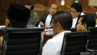 Novanto memberikan kesaksian.