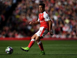Merekrut Pemain-Pemain Level Top Bisa Membantu Arsenal Pertahankan Sanchez