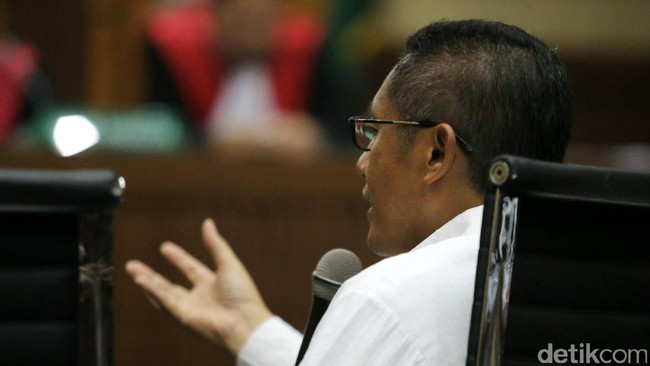 Tameng Anas Tangkal Serangan e-KTP Nazaruddin