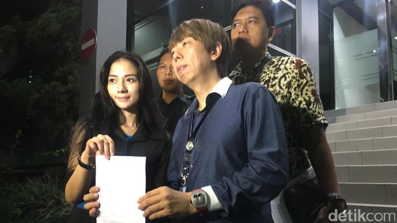 Sempat Berdamai, Razman-Bella Luna Buka Lagi Babak Pertarungan Sempat Berdamai, Razman-Bella Luna Buka Lagi Babak Pertarungan