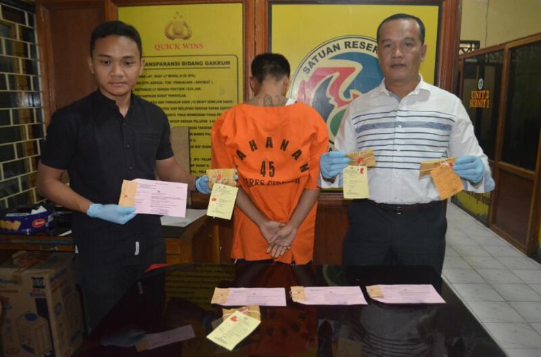 Miliki Narkoba, Pria Bertato Malaikat Bersayap Dibekuk Polisi Miliki Narkoba, Pria Bertato Malaikat Bersayap Dibekuk Polisi