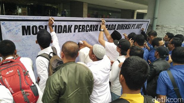 Tolak Perpanjangan Kontrak dengan Asing, Pekerja Segel Kantor JICT