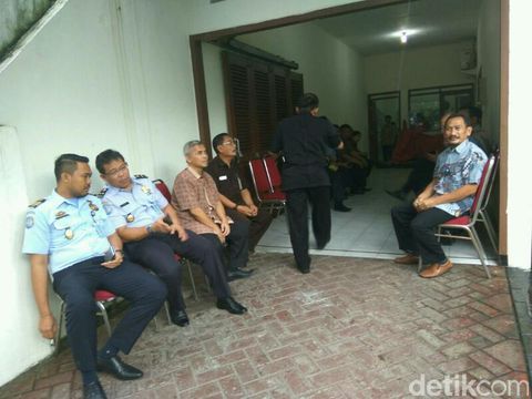 Pejabat dan pegawai KemenkumHAM Jatim melayat