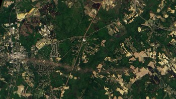 Kondisi La Plata, Maryland setelah dihantam badai tornado pada 2002. Foto: NASA