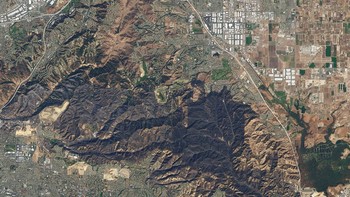 Lahan hutan di California yang terbakar pada November 2008. Foto: NASA