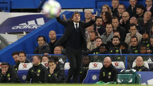 Posisi Antonio Conte semakin dalam ancaman jika Chelsea kalah dari Manchester City. 