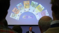 Presiden Bank Sentral Eropa (ECB) Mario Draghi memberikan keterangan perihal uang baru ini di Kantor ECB di Frankfurt, Jerman, 4 April 2017. REUTERS / Kai Pfaffenbach.