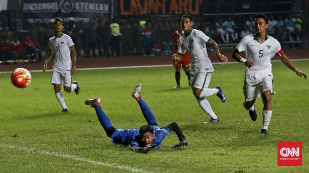 Satria Tama, salah satu kiper muda potensial di Timnas Indonesia U-23.