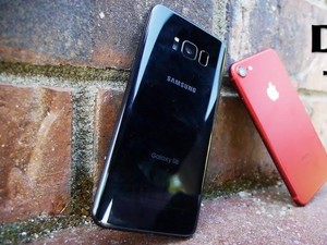 Uji Ketangguhan Galaxy S8 vs iPhone 7 Merah