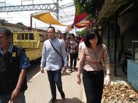 Istri Ahok Blusukan Temui Warga Tuna Netra di Manggarai